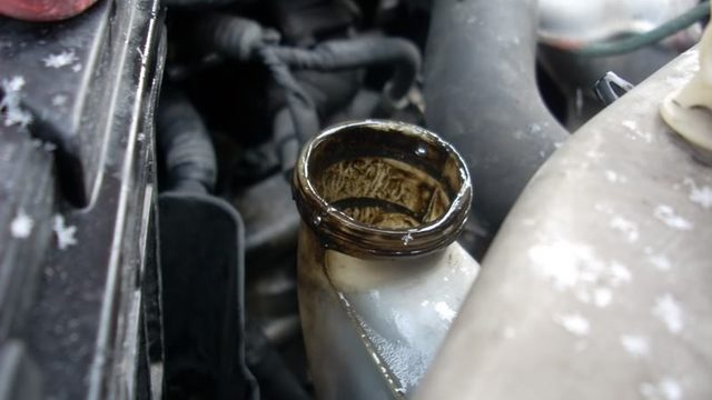 Honda Accord: Why Does My Engine Oil Flow Into the Coolant Reservoir?