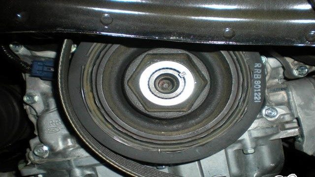 Honda Civic: How to Replace Crankshaft Bolt, Pulley and Seal