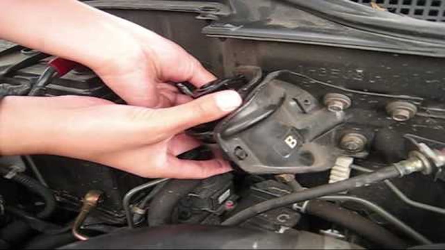 Honda Civic: How to Replace Fuel Filter
