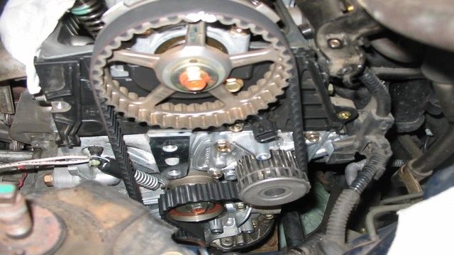 Honda Civic: How to Replace Timing Belt and Water Pump
