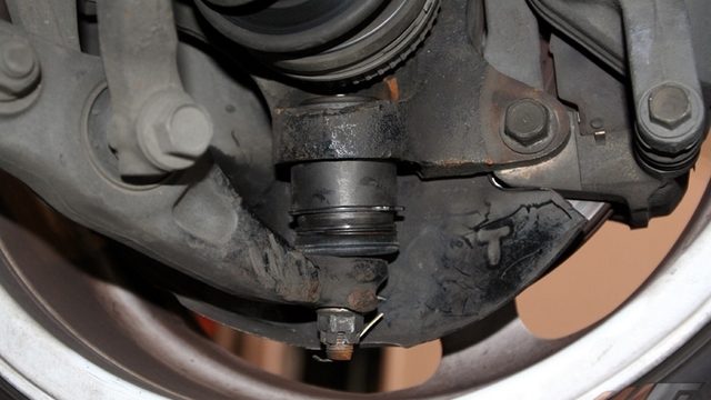 Honda Civic: How to Replace Ball Joints