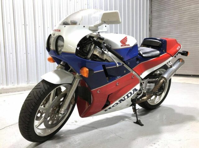 Legendary 1990 Honda RC30 Superbike: A Two-Wheeled Winner