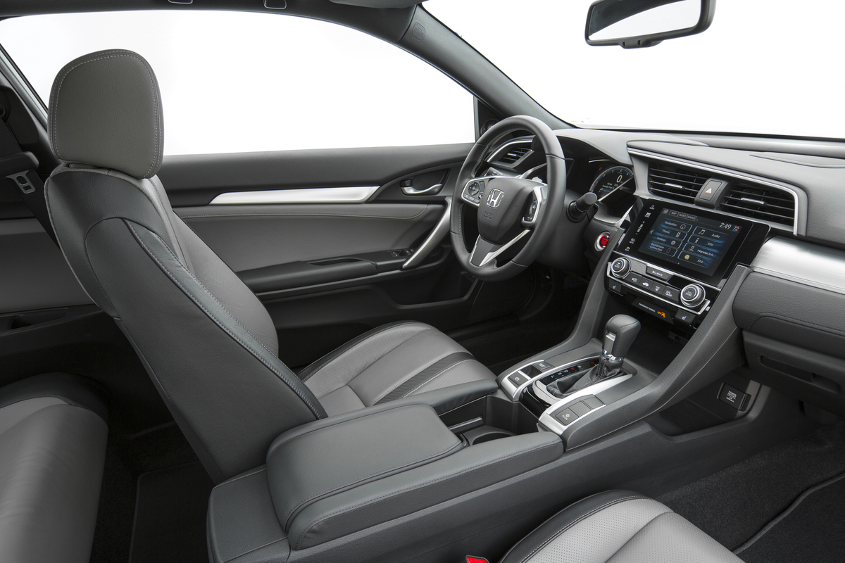 2016 Civic Coupe interior